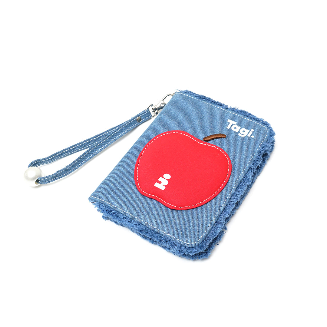 Tagi Apple Passport Holder