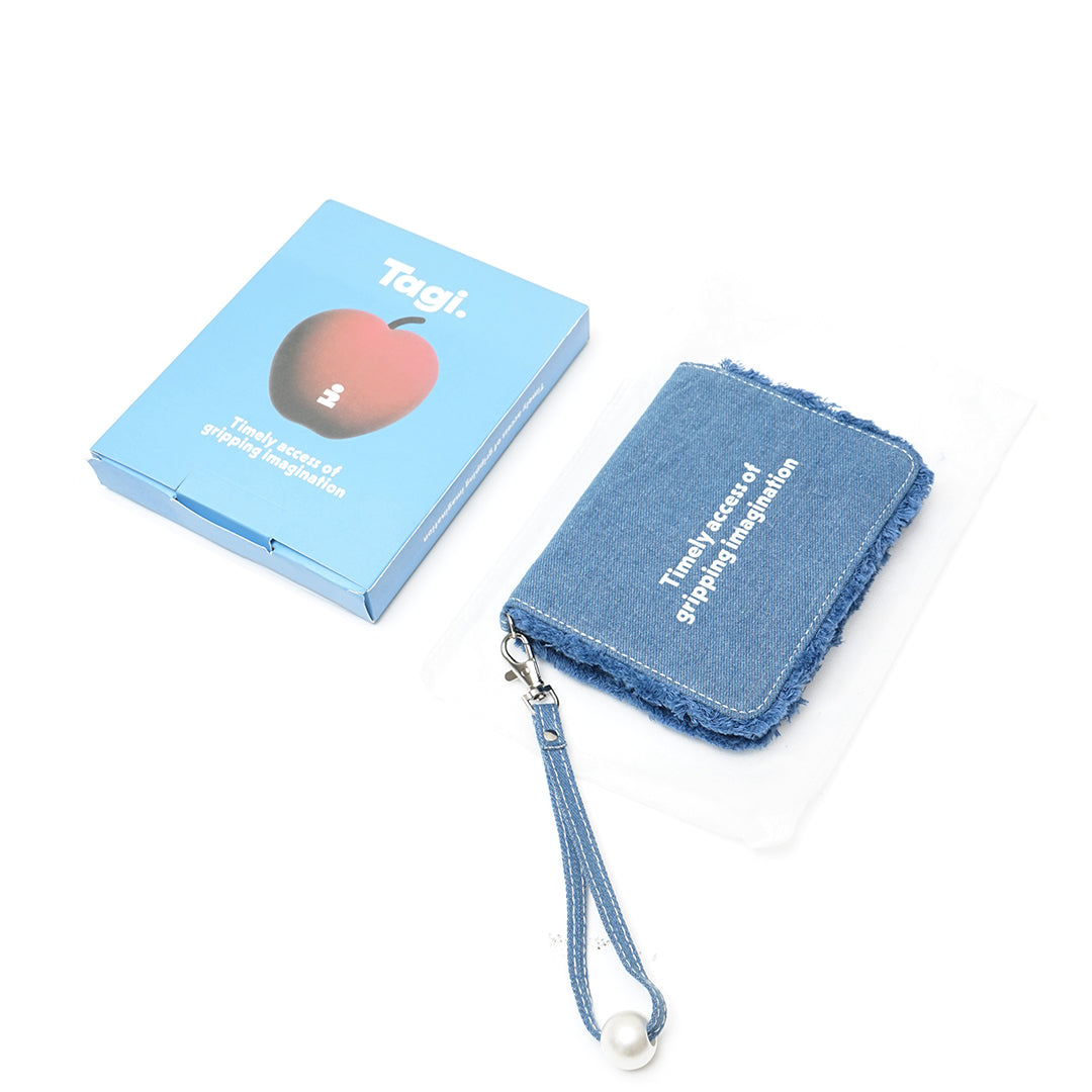Tagi Apple Passport Holder