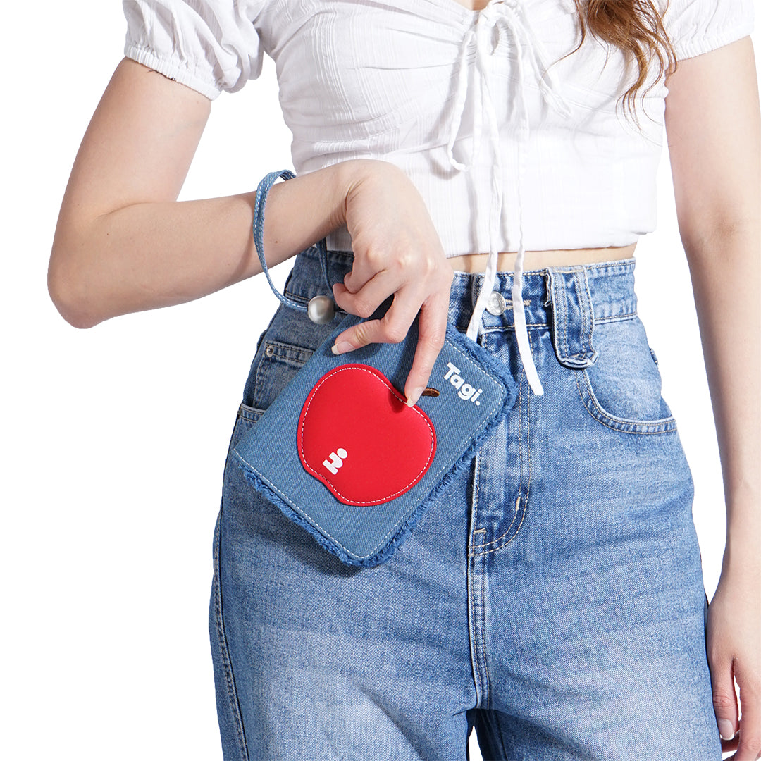 Tagi Apple Passport Holder