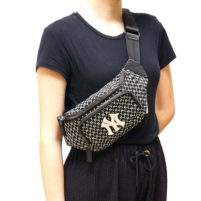 M7B Classic Monogram Hipsack