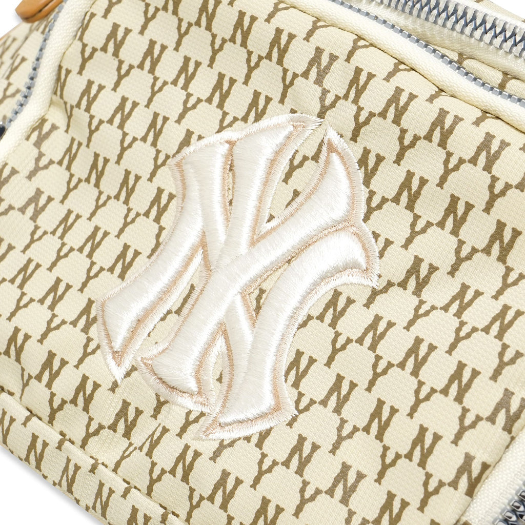 M7B Classic Monogram Hipsack